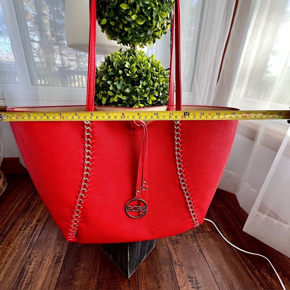 BCBG Paris Large Tote Orange and Beige Gold Chain Detail NWT - Picture 10 of 11
